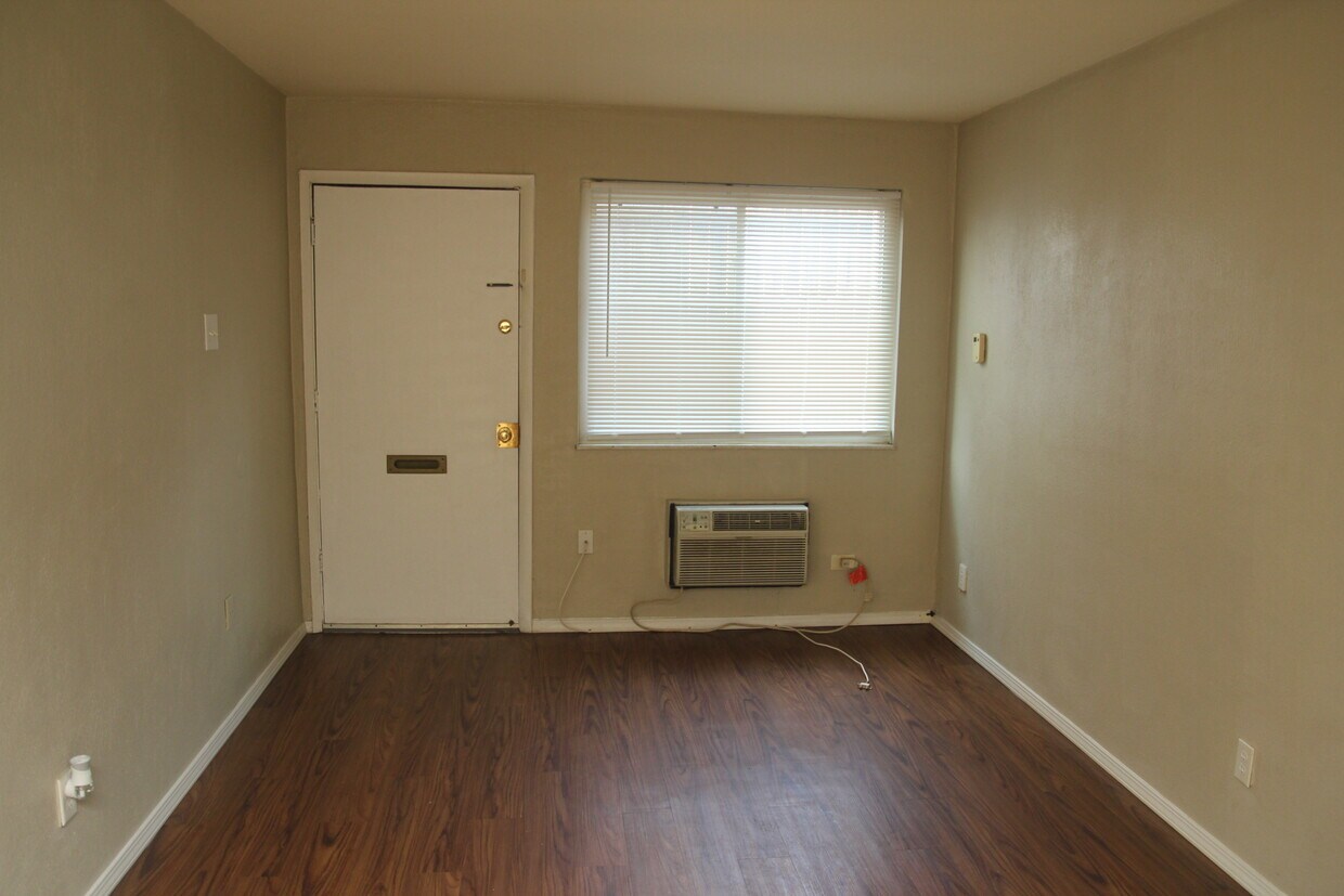 Primary Photo - 2036 S Big Bend Blvd