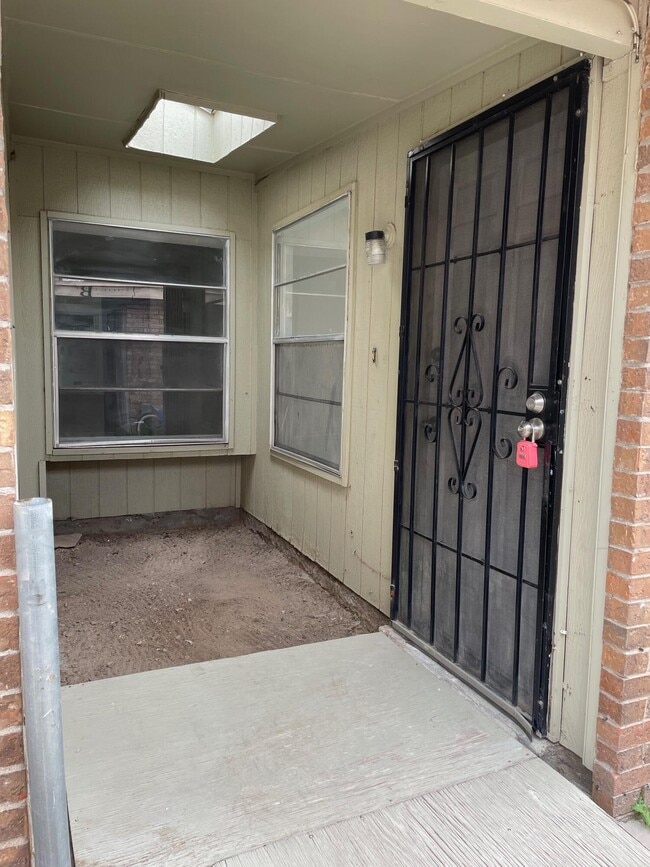Building Photo - 8154 St Andrew Ln