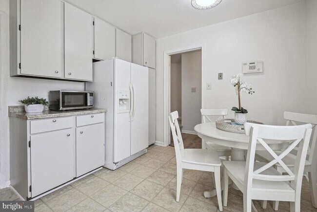 Foto del edificio - 8077 Powderbrook Ln