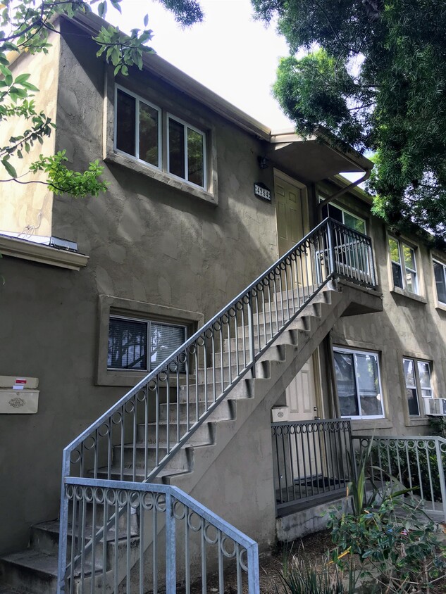 Primary Photo - 4254 Ingraham St