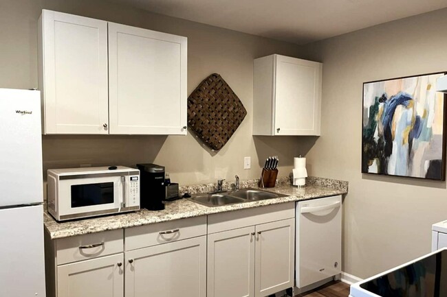 Foto del edificio - 2 Bed 1 Bath Condo!