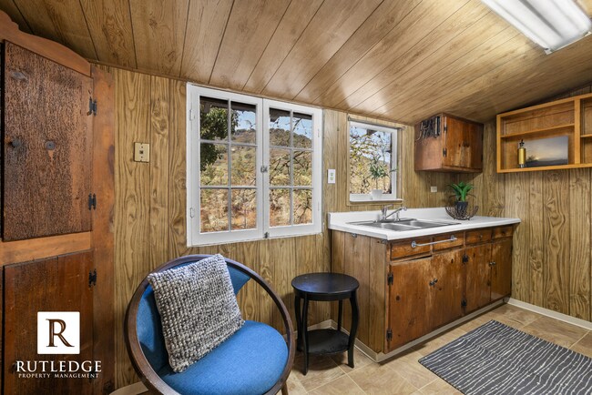 Building Photo - 454 Rogue River Hwy