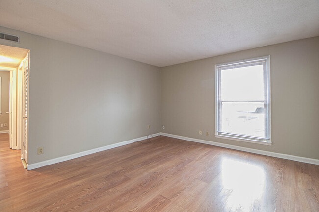 Foto del edificio - 807 Golf View Pl