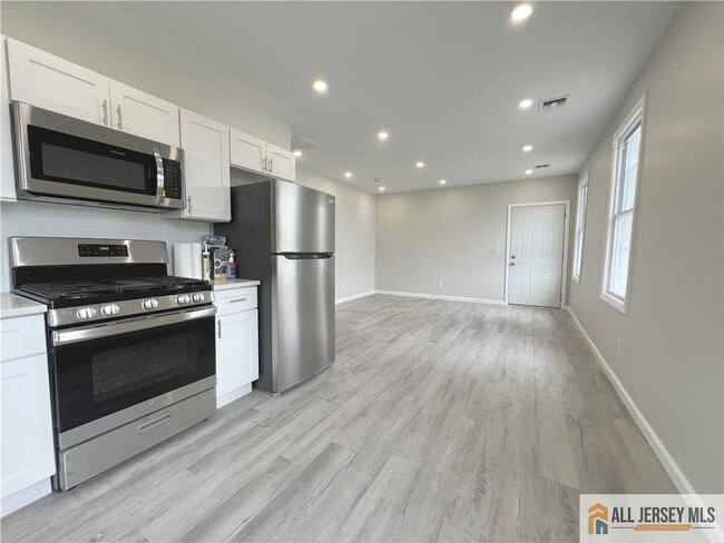 Foto del edificio - 588 Livingston Ave