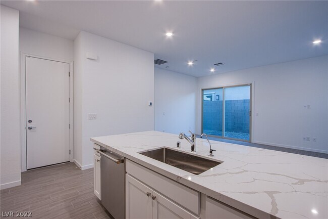Building Photo - 909 Allister Flds Ln