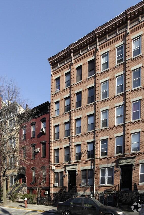 Primary Photo - 915 Garden St
