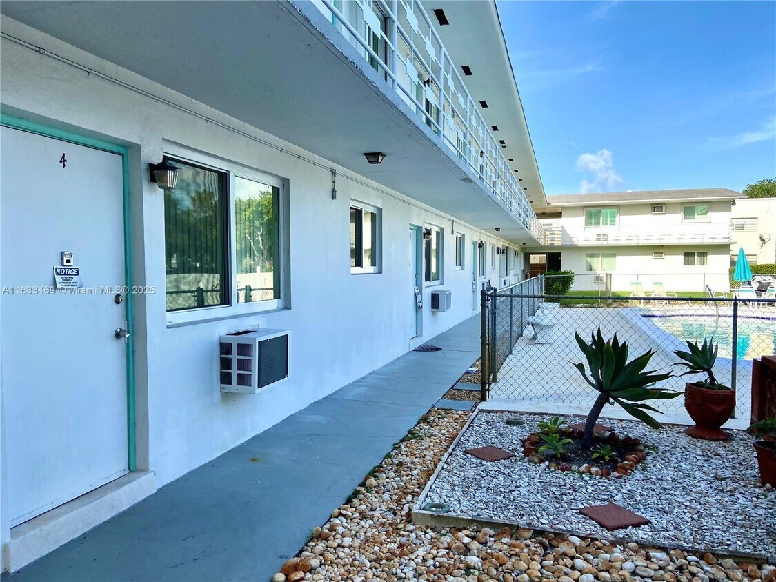 Foto principal - 3533 Tyler St