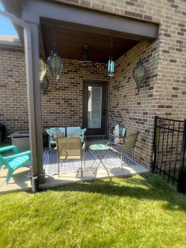 Foto del edificio - Resort Style Living In Harvest Point!  $13...