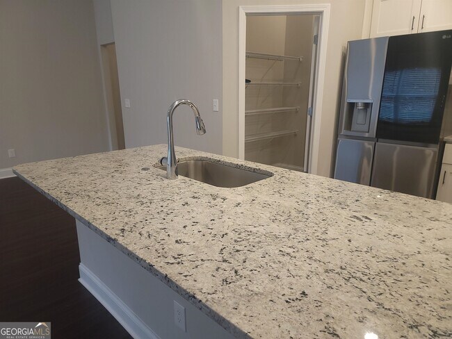 Foto del edificio - 337 Ridgewood Dr