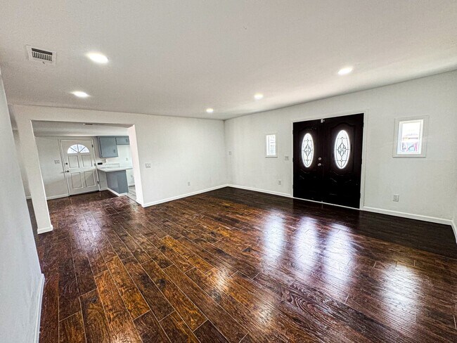 Building Photo - 17536 Ivy Ave