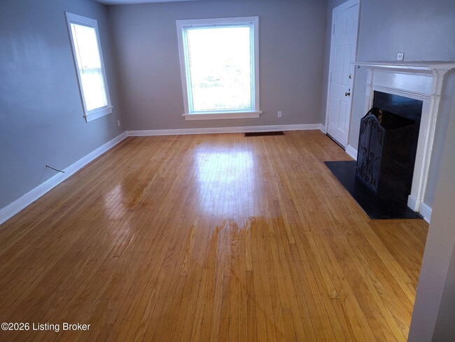 Building Photo - 3253 Lexington Rd