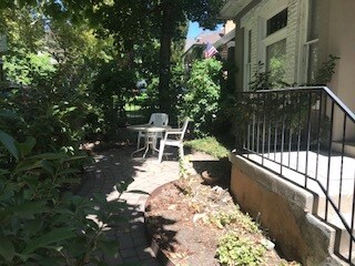 Foto del edificio - 208 N Canyon Rd