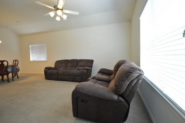 Foto del edificio - 2727 Lakecrest River Dr