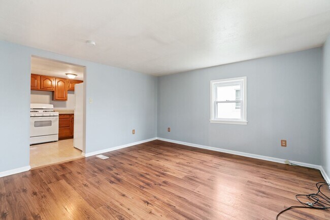 Building Photo - MOVE IN SPECIAL! SCORE HALF OFF 1ST MONTH'S RENT IF SIGNED BY NOV. 21! Beautiful 1 Bedroom home i...