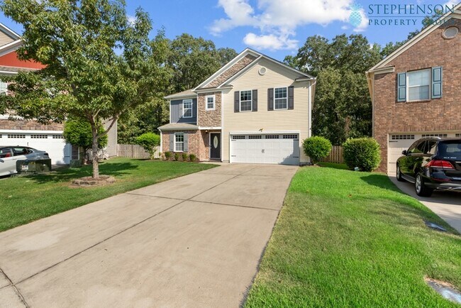 Building Photo - Remodeled and Ready!