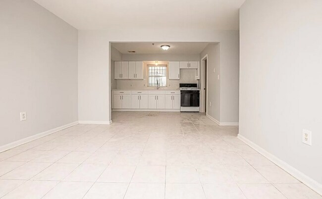 Building Photo - 41 Wainwright St