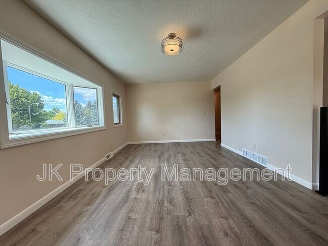 Foto del edificio - 105 Riverview Dr W