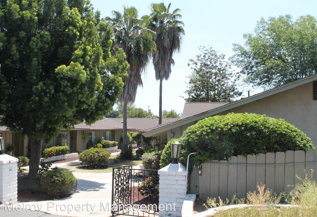 Primary Photo - 111-127 E Felicita Ave