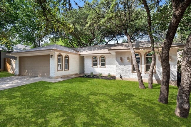 Building Photo - 902 Acorn Oaks Dr