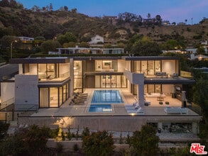 Building Photo - 9255 Swallow Dr
