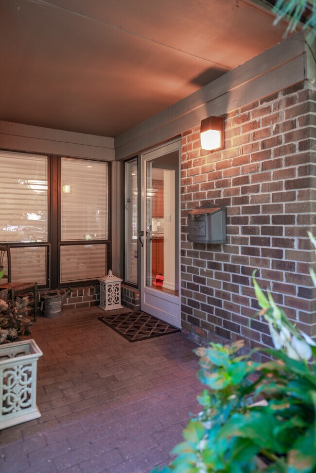 Foto del edificio - 18 Wimbledon Ct