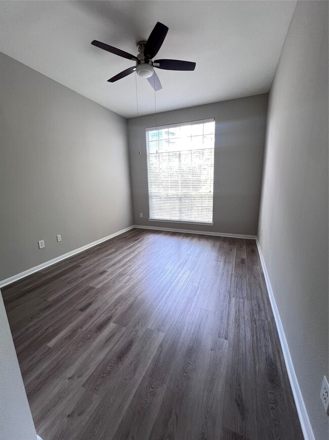 Building Photo - 5353 Memorial Dr