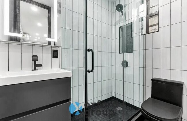 Building Photo - 3 bedroom in New York NY 10019
