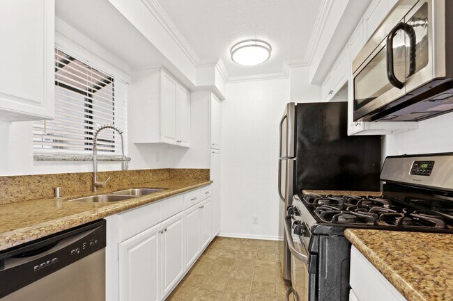 Foto del edificio - 10604 Wilkins Ave