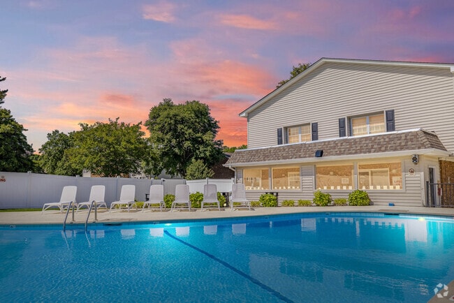 Beautiful Swimming Pool at Trails End Apartments in Burlington, NC - Trails End Apartments