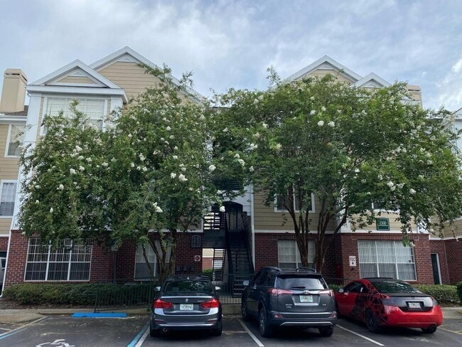 Building Photo - 8300 Elm Park Dr