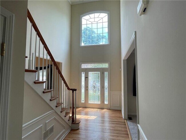 Foto del edificio - 4055 Riverglen Cir