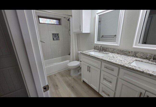 Foto del edificio - 2504 Beachwood St