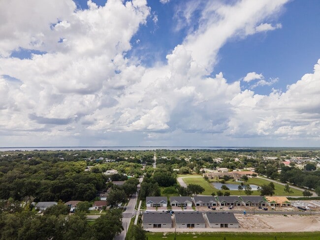 Foto del edificio - PENDING APPLICATION- Beautiful 3/2 Energy Efficient 1 Story Attached Home w/ 1 Car Garage