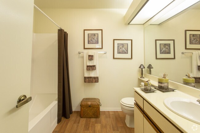 1HAB,1BA-750 ft² - Cypress Point