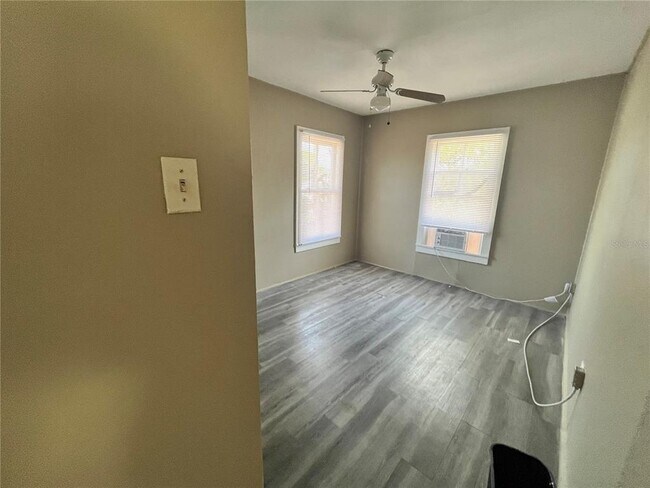 Building Photo - 2040 Jewell Ave