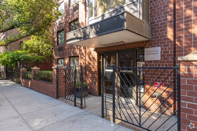 Entrada - The Clinton Club