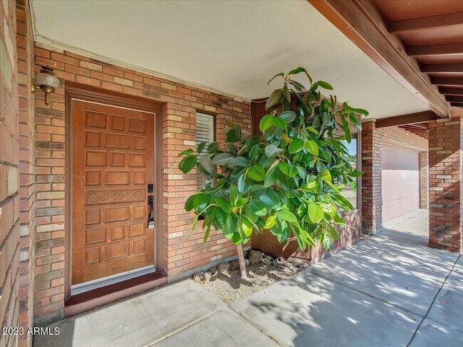 Foto del edificio - 18810 N 12th St