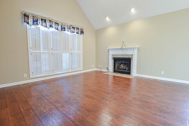 Foto del edificio - Pet Friendly Three Bedroom with Bonus!