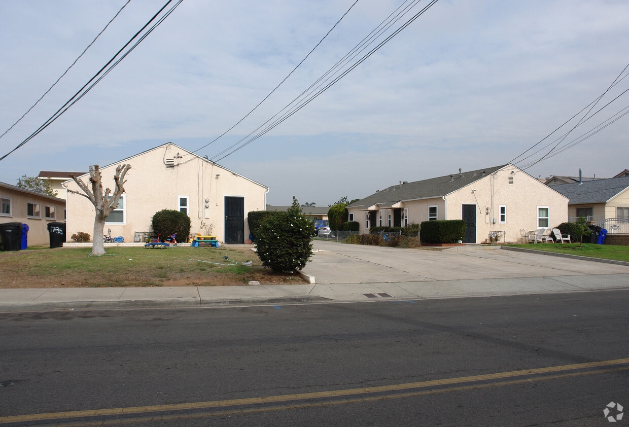 Building Photo - 1690 Elm Ave