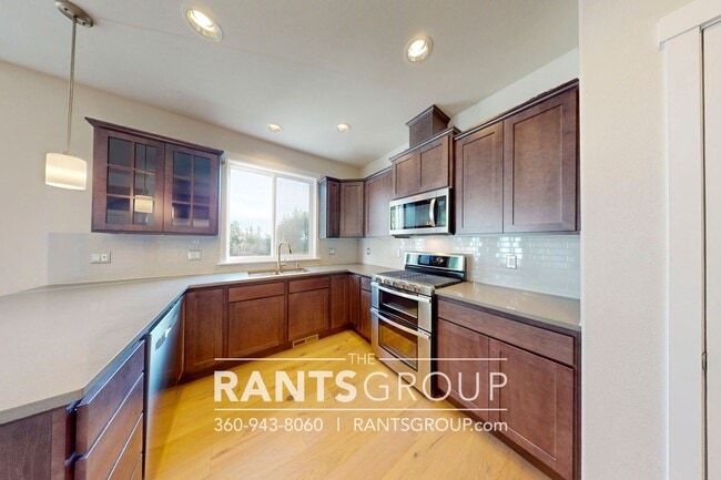 Building Photo - 4 br, 2.5 bath House - 642 Rayla ST SE
