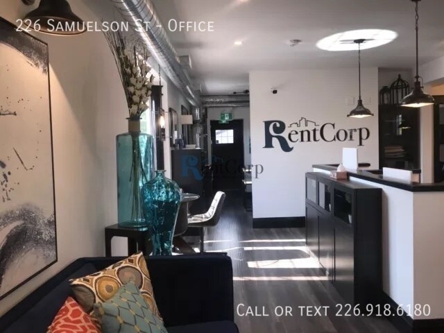 Building Photo - 226 Samuelson St