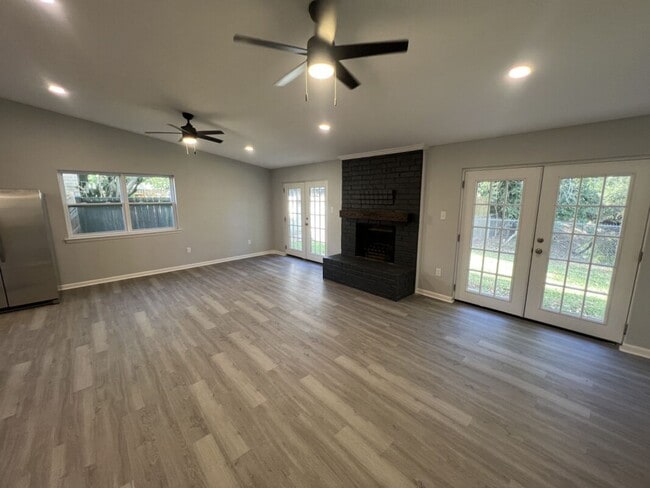Building Photo - Beautifully Renovated 3BR Home in a Quiet Baton Rouge Neighborhood