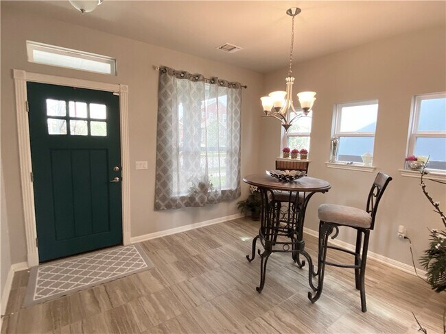 Building Photo - 6008 Baythorne