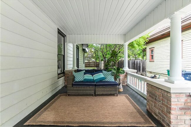 Foto del edificio - * * * $750 Move-In Special!!! * * * Stylish 3-Bedroom Home in Mesta Park – Minutes from Downtown ...