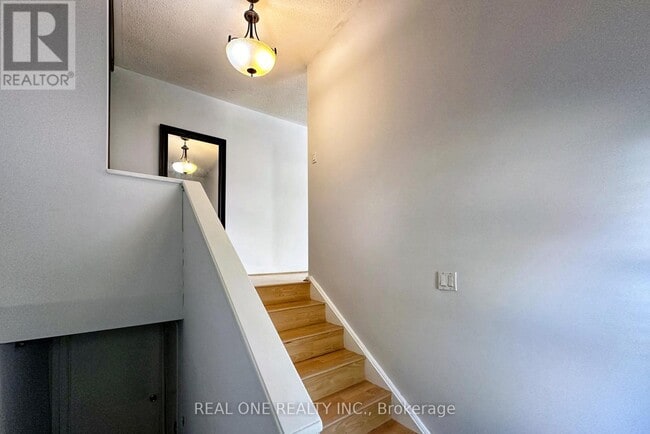 Building Photo - 27 Tuscarora Dr