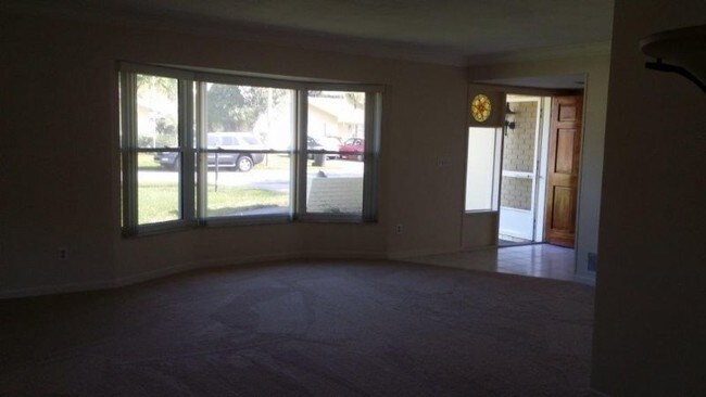 Foto del edificio - 1049 McLean St
