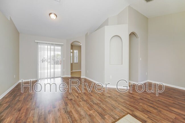 Building Photo - 20 Bressler Ln