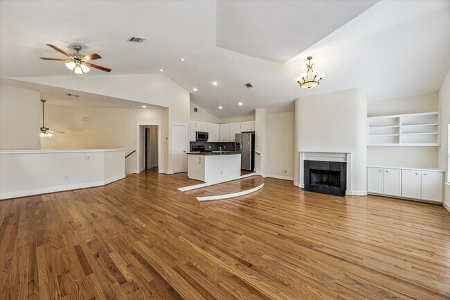 Foto del edificio - 9829 Riddlelink Ln