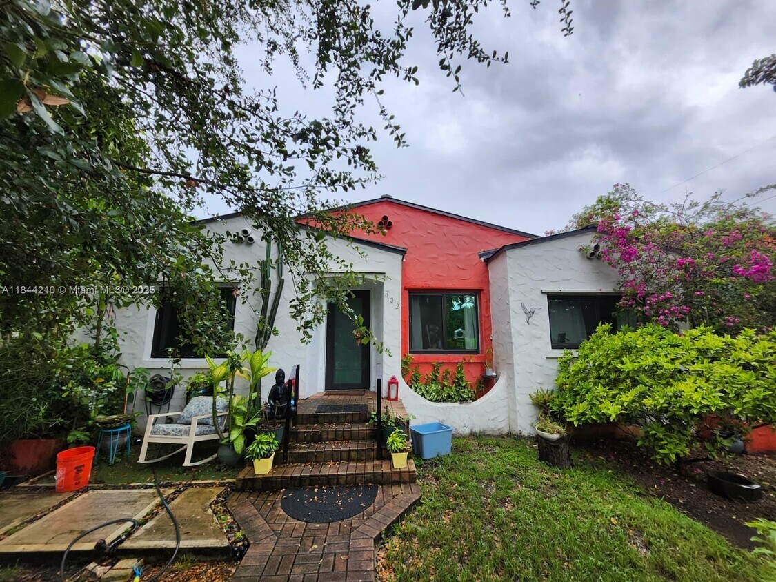 Foto del edificio - 402 SW 33rd Ave