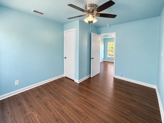 Building Photo - 4869 Corrigan Ave